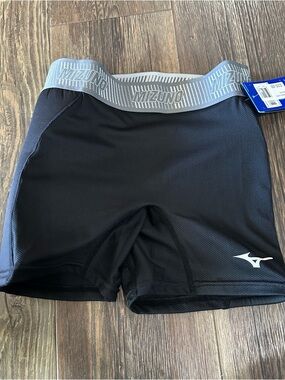 MIZUNO aero vent padded sliders black and gray women’s M softball shorts